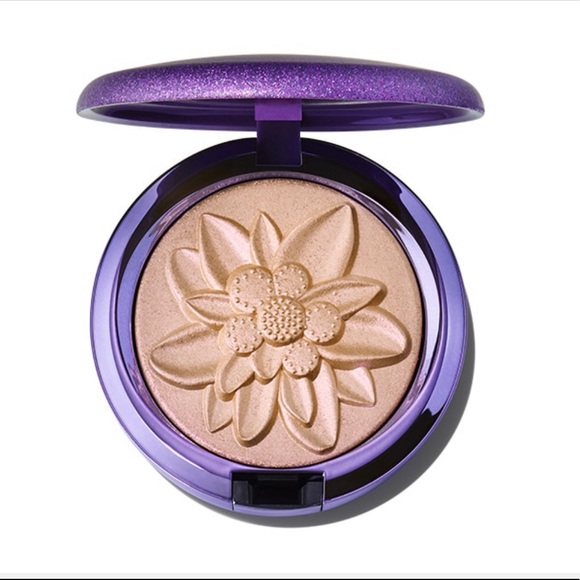 Limited Edition New MAC x L Highlighter in Show Gold. Sold out Collector item! - Picture 3 of 4